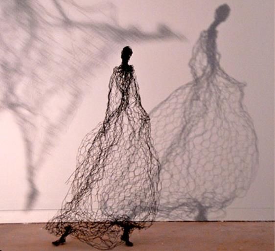Pauline-Ohrel-female-wire-sculpture.jpg
