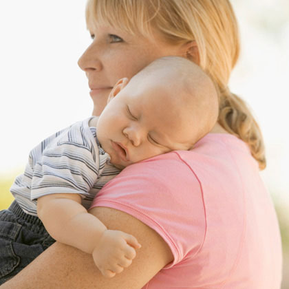 mom-holding-sleeping-baby-photo-420x420-ts-78319026.jpg