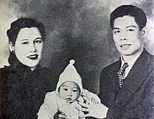 220px-Bruce_Lee_with_his_parents_1940s.jpg