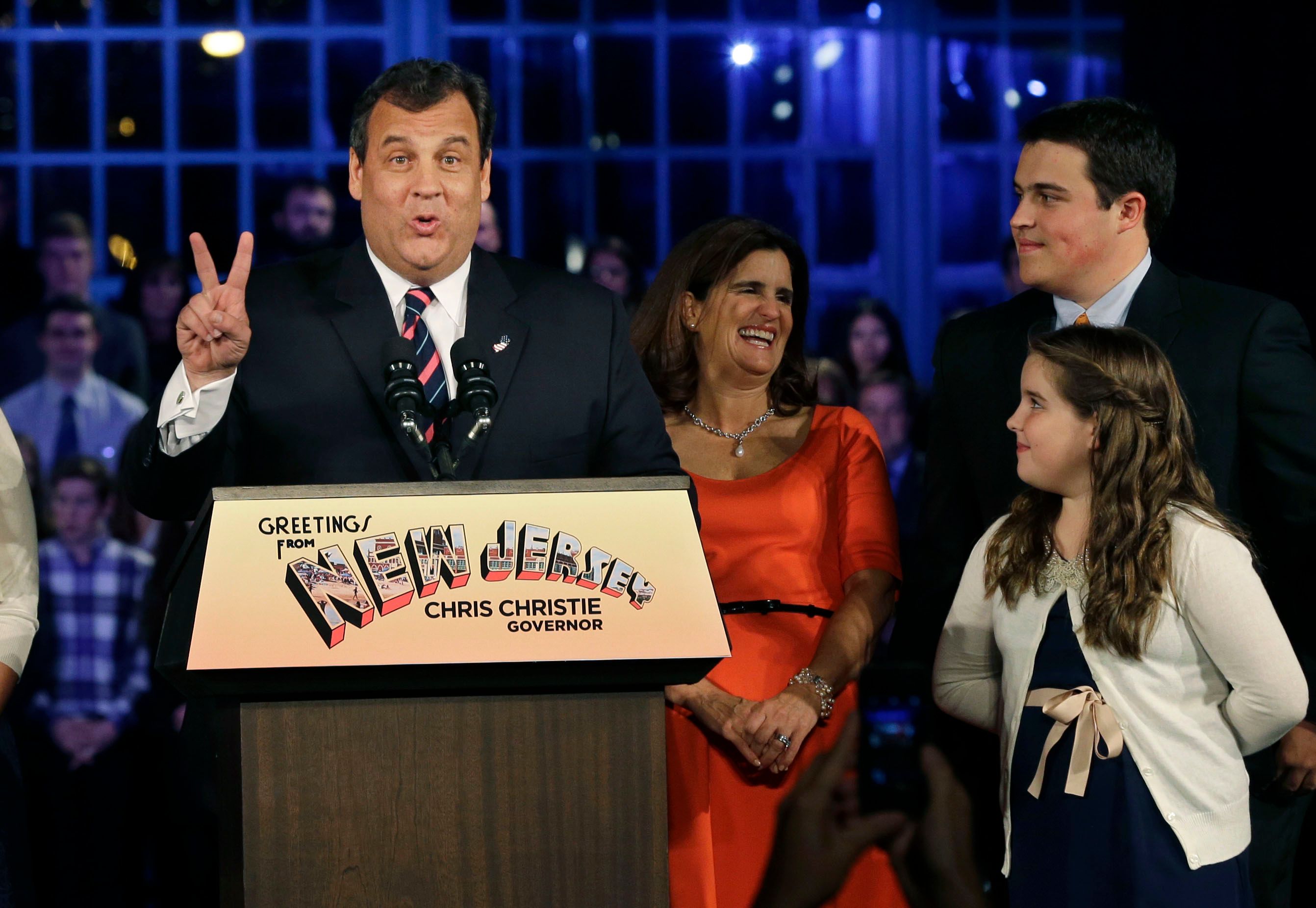 chris-christie-two-fingers.jpg