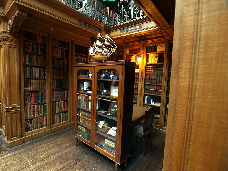 800px-Library_at_the_Teylers_museum,_photo-4,_Cabinet_of_Boudewijn_Buch.JPG