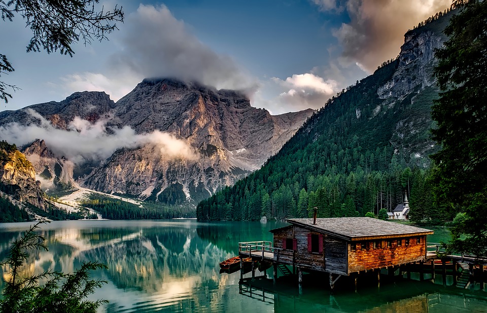 Dawn-Mountains-Daybreak-Italy-Pragser-Wildsee-1587287.jpg