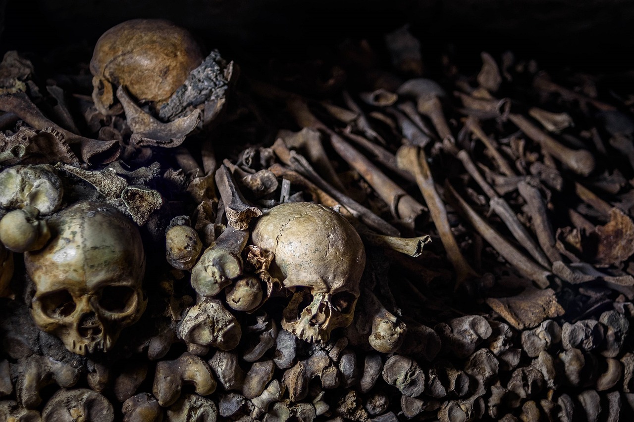 catacombs-901362_1280.jpg