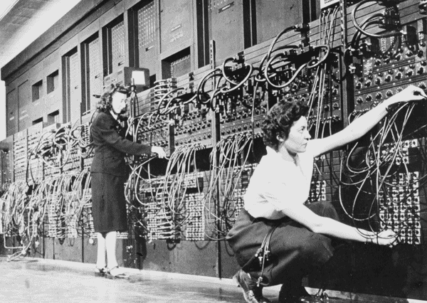World's_First_Computer,_the_Electronic_Numerical_Integrator_and_Calculator_(ENIAC).gif