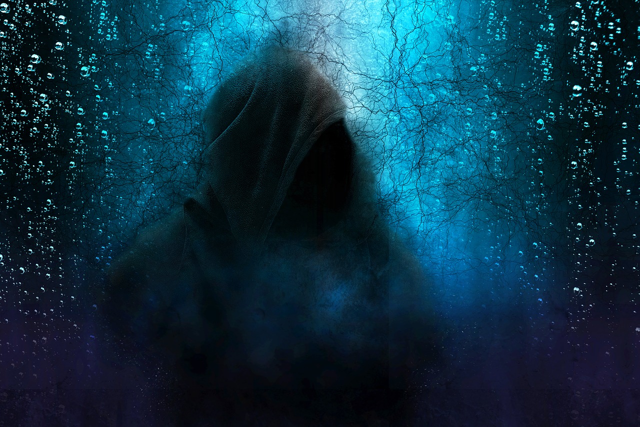 hooded-man-2580085_1280.jpg