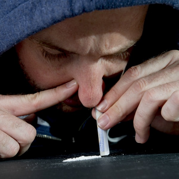 man-snorting-cocaine-600.jpg