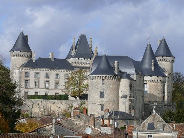 dc41cb80fe5592df246c4433391f7a60--le-chateau-marquis.jpg
