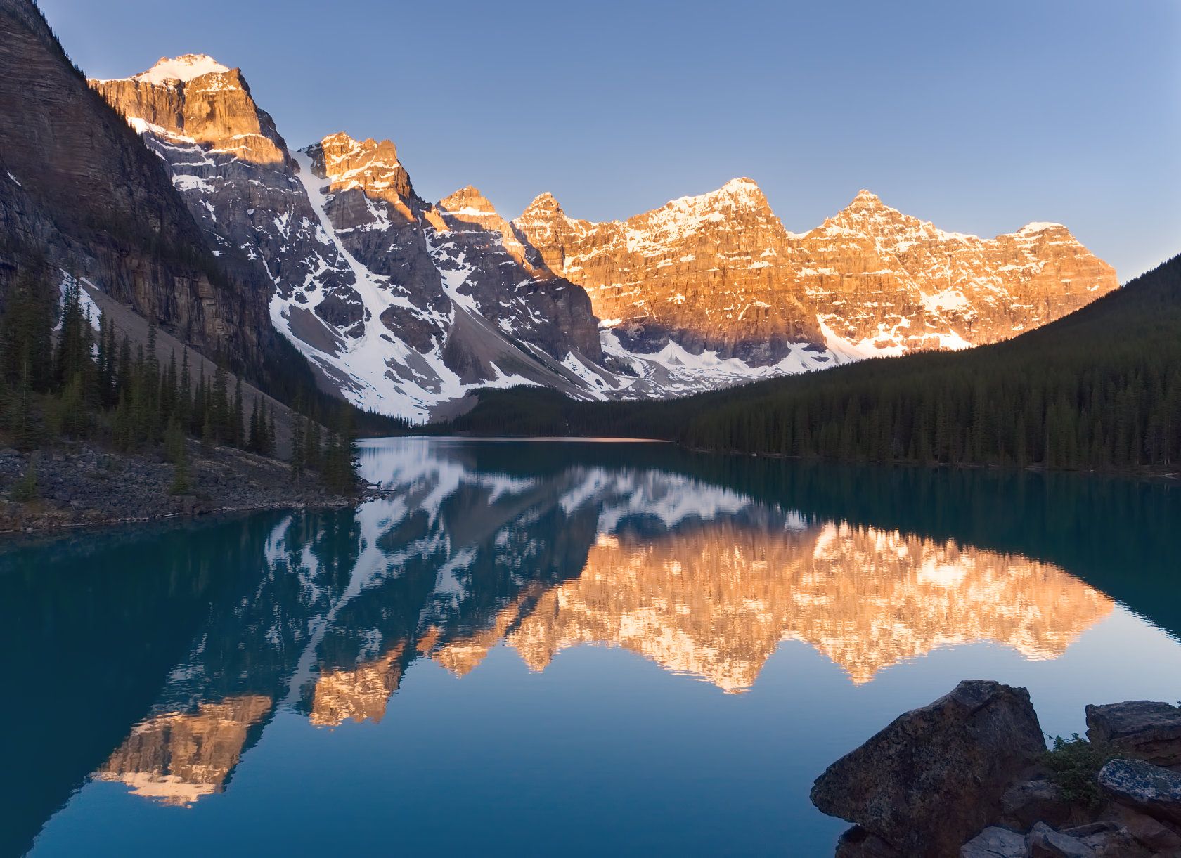 P6240104-sunrise-at-moraine-lake.jpg