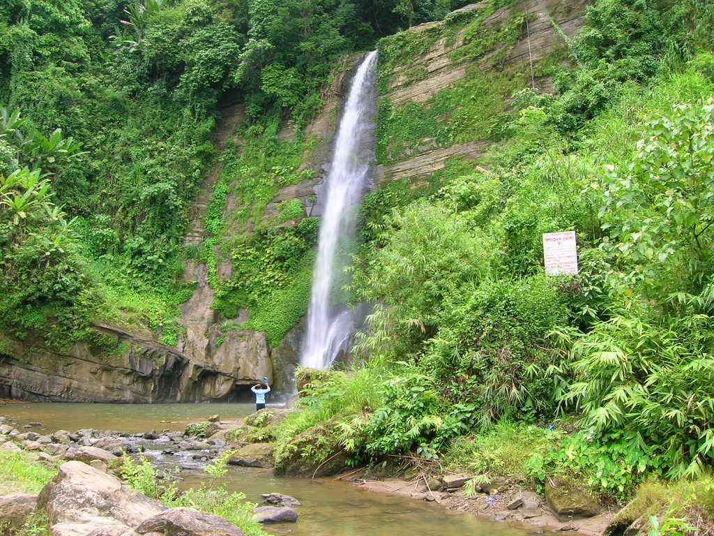 Madhabkunda_waterfall_10.jpg