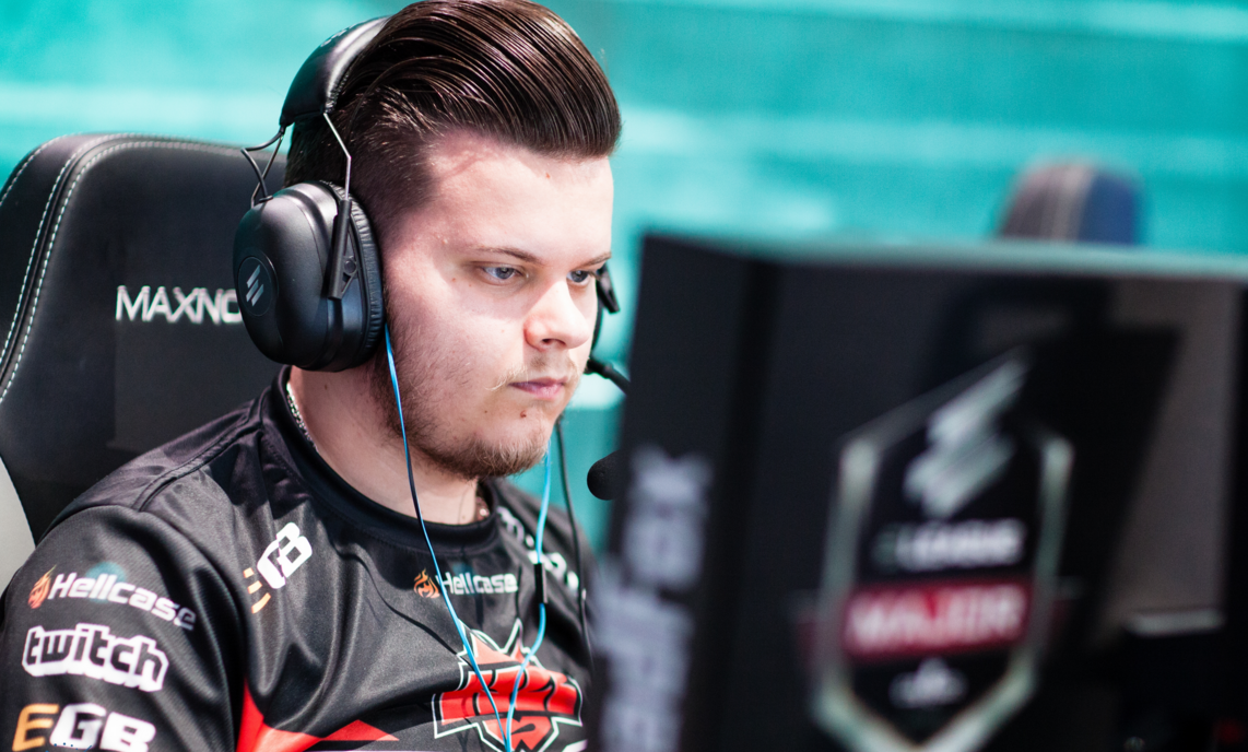 Кс ньюс. Deadfox777. Konfig CS go про игрок. Ex-Hellraisers. Nix Hellraisers.