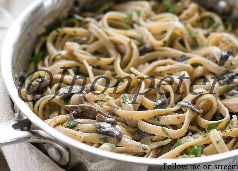 Creamy-Mushroom-Herb-Pasta-close.jpg