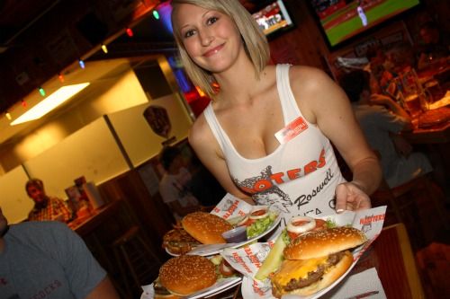 20110427-149322-hooters-christina.jpg