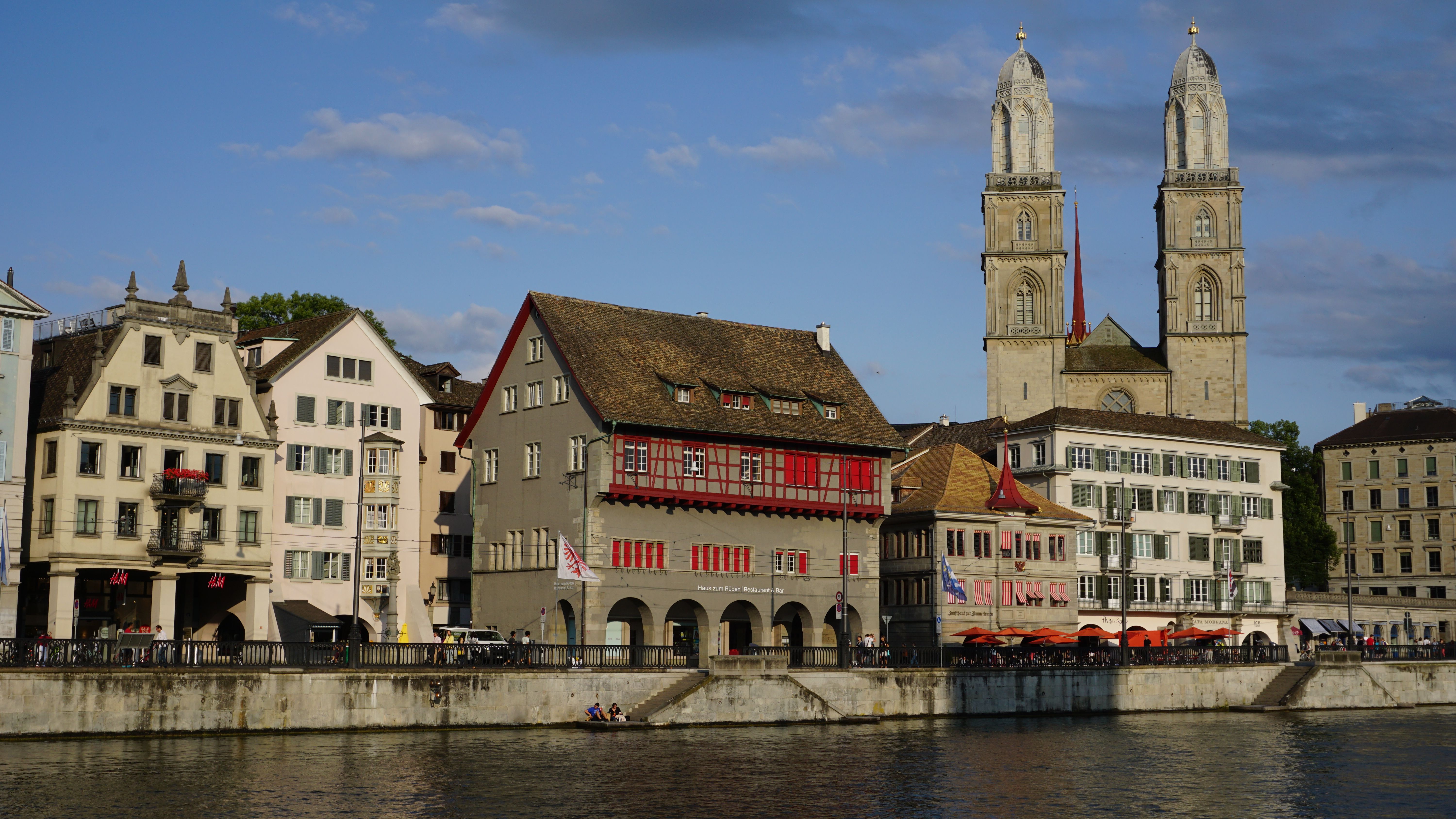 Grossmünsterplatz1.JPG