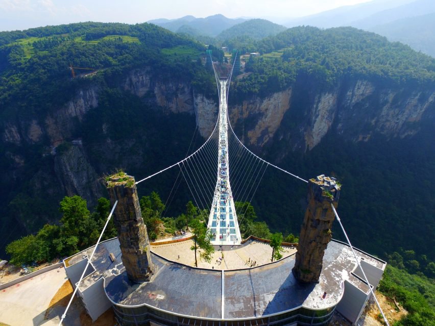 zhangjiajie-grand-canyon-glass-bridge-haim-dotan_dezeen_2364_col_0-852x639.jpg