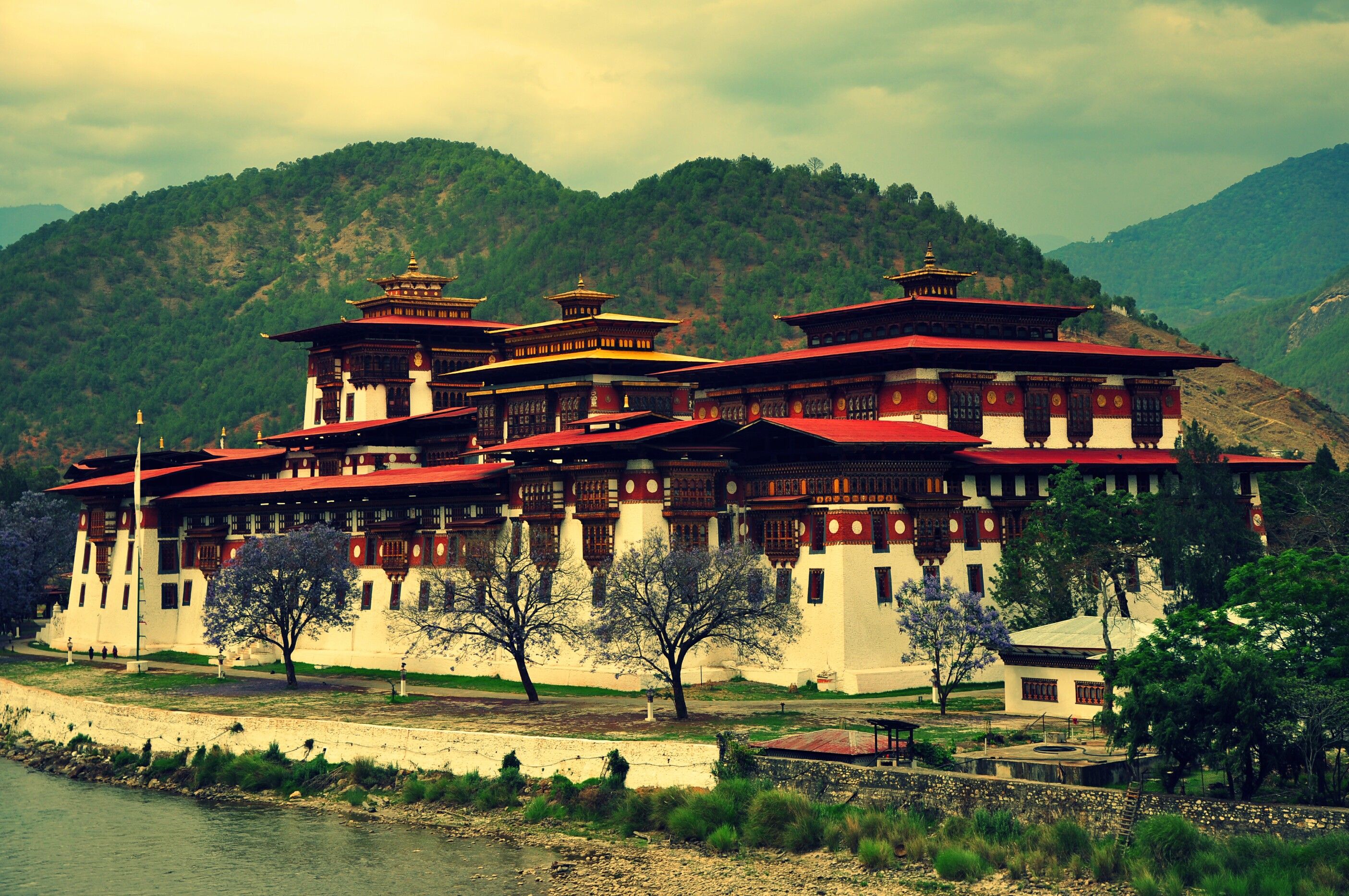 Bhutan Phunaka Dhzong.jpg
