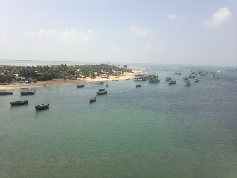 The_view_of_Pamban_Island_from_Pamban_Bridge,_Rameswaram.jpg