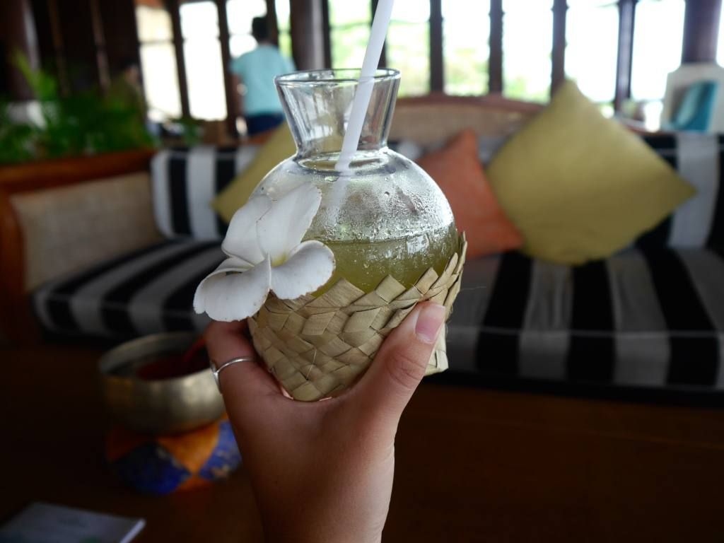 shangri-la-boracay-resort-spa-arrival-drink.jpg