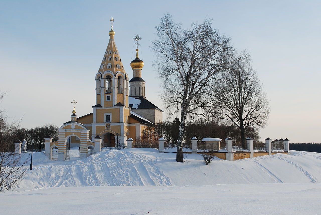 1280px-Городня._Церковь_Богородицы_Христова_(руб._14-5_в.в.,_колокольня_1740)._23.03.13.JPG