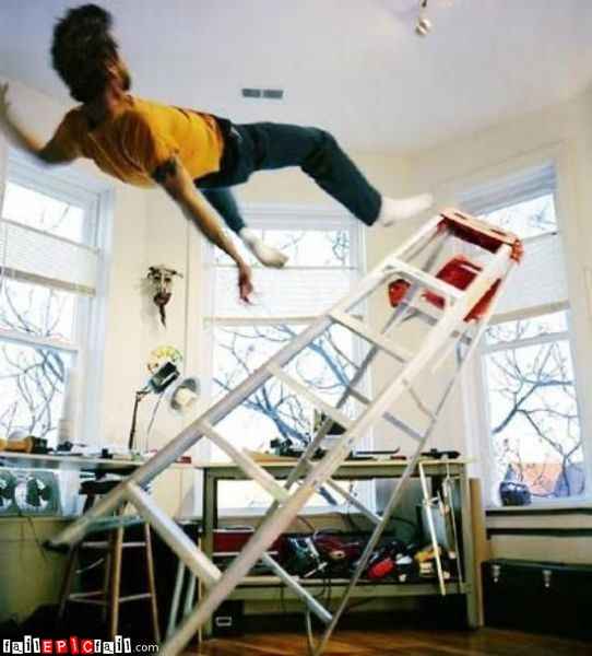 now-that-really-sucks-ladder-fail-fall-epic-fail-1354391950.jpg