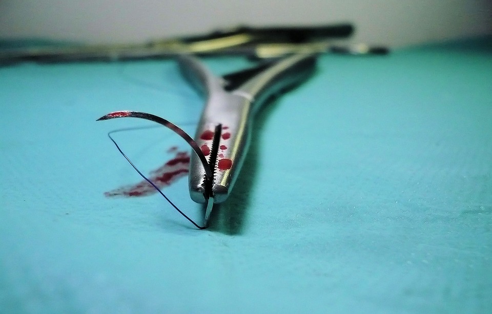 Needle-Surgery-Tools-Blood-Iglotrzymacz-Vice-1662206.jpg