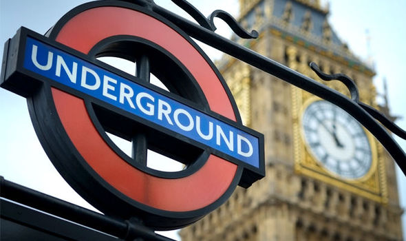 Free-London-Underground-Free-Tube-TFL-Transport-Contactless-Apple-Pay-Contactless-Payment-London-TFL-Apple-Pay-iPhone-TFL-Tube-L-647730.jpg