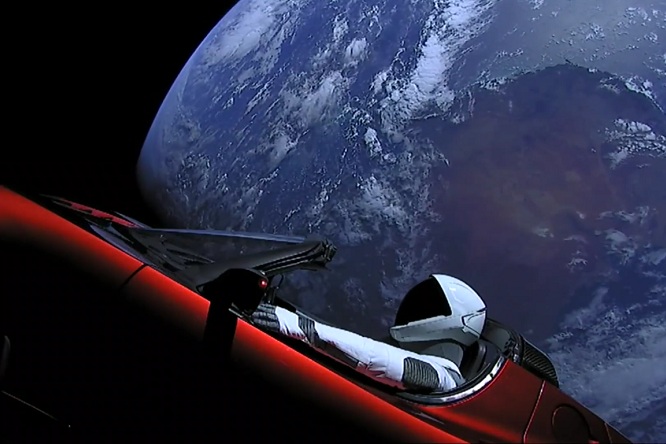 Starman-SpaceX-Falcon-Heavy-Tesla-Roadster-Terra.jpg