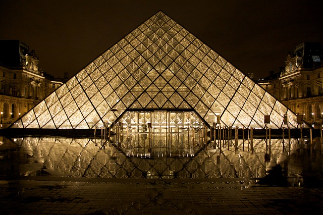 louvre-530058_640.jpg