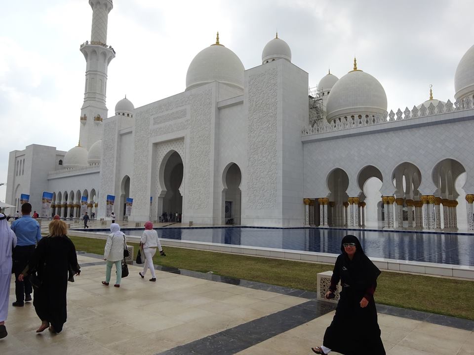 SHAIKH ZAYED MOSQUE IN ABU DHABI.jpg