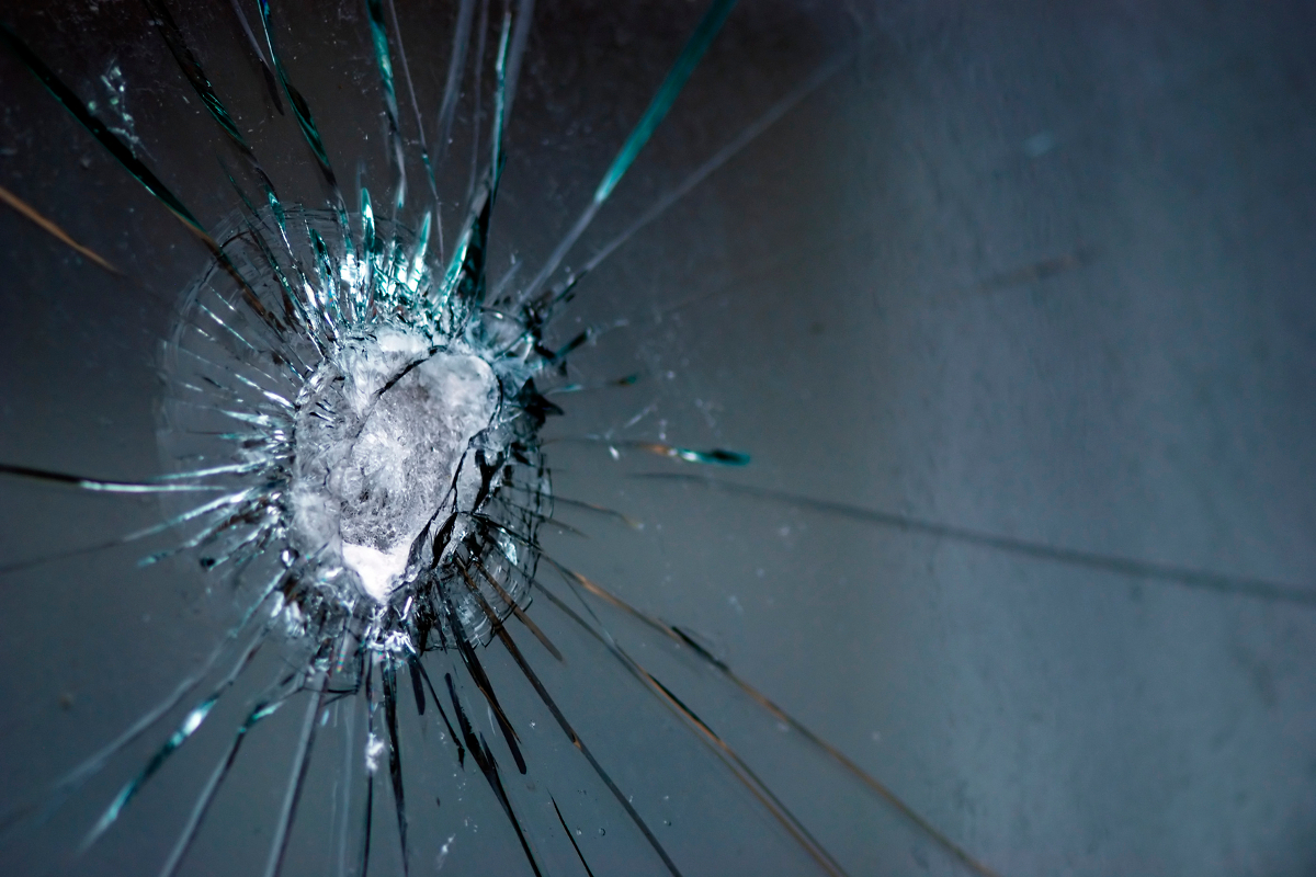 1200-17263023-broken-bulletproof-glass.jpg