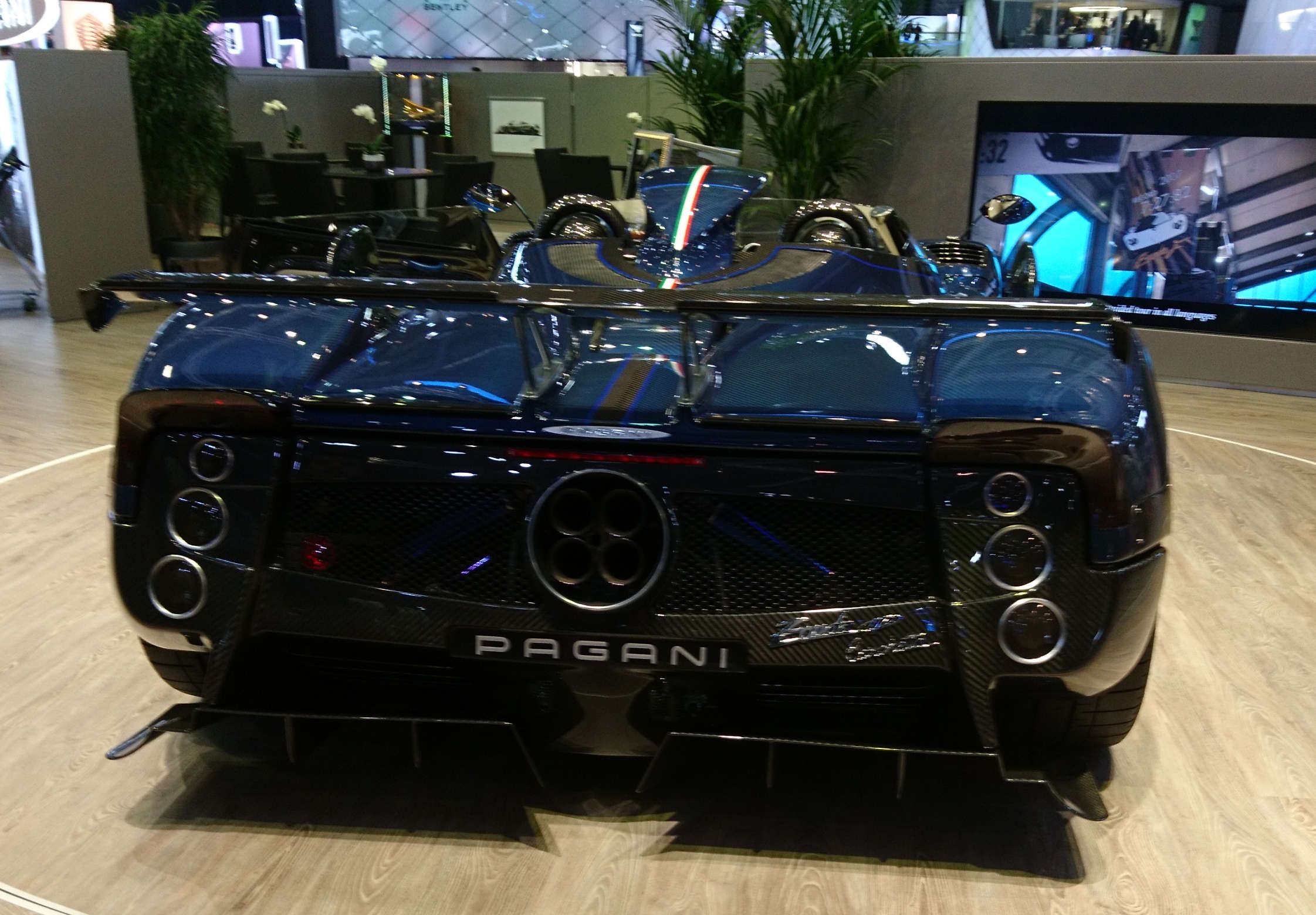 Pagani 02x.jpg