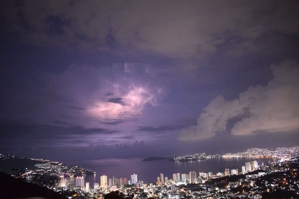 acapulco lightning.jpg