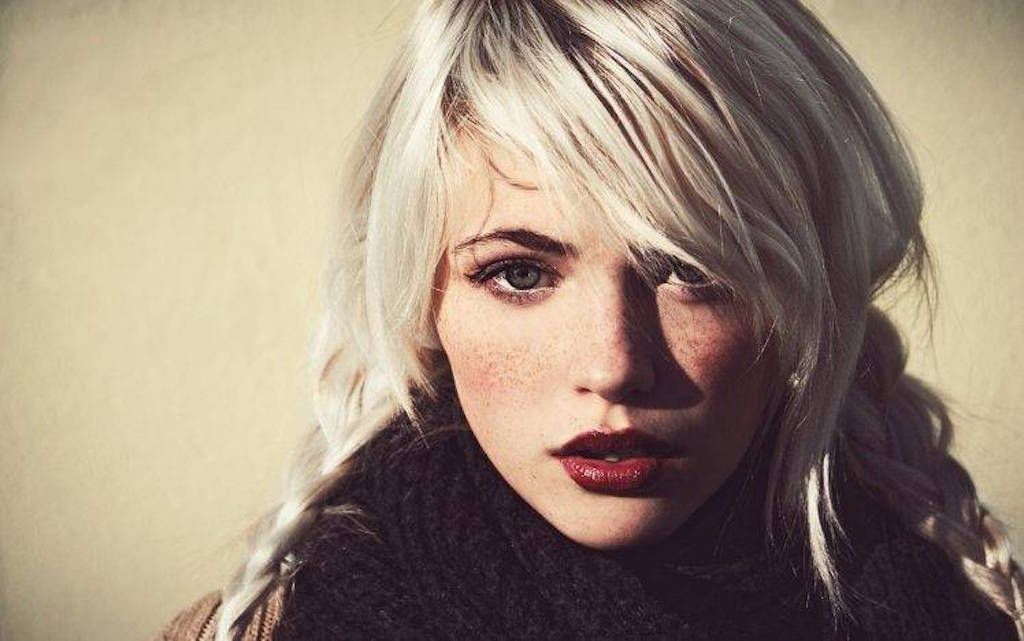 5198-women-Devon_Jade-face-platinum_blonde-freckles-blue_eyes-portrait-748x468.jpg
