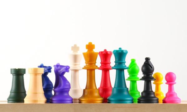 25c-piece-3-1-2-colored-silicone-club-chess-pieces-half-set-of-17-pieces-782216364070_grande.jpg