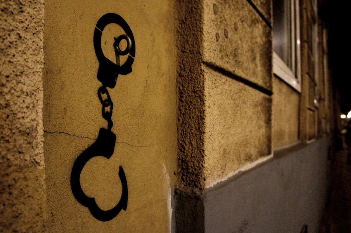 vienna-street-art-handcuffs-3.jpg