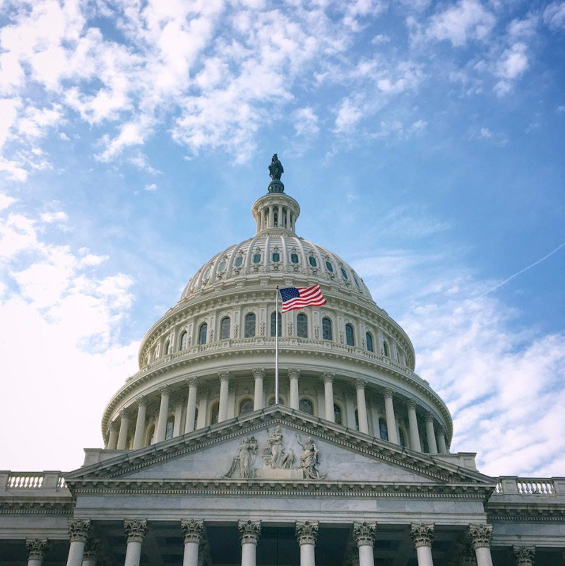 chiekashi16-us-capitol-dome-american-flag-on-clear-blue-day.jpg