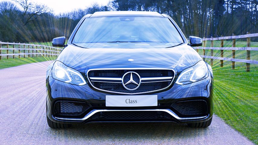 mercedes-1338063__480.jpg