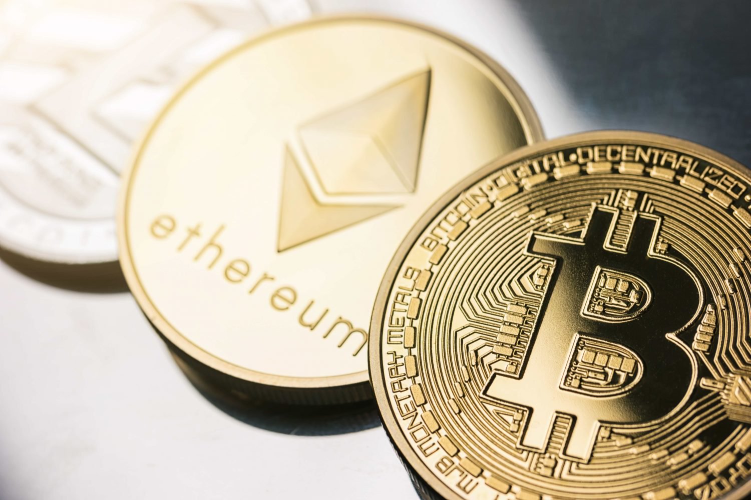 bitcoin-ethereum-e1502331125586.jpg