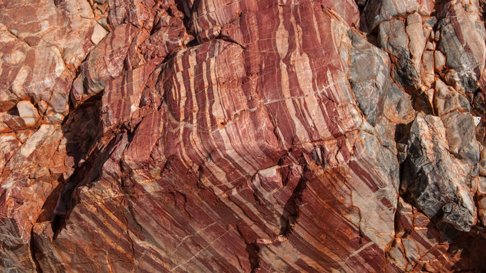 Banded_Chert_near_Marble_Bar_in_Western_Australia.jpg