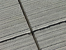 220px-Saw_Cut_Control_Joint_in_Concrete.jpg