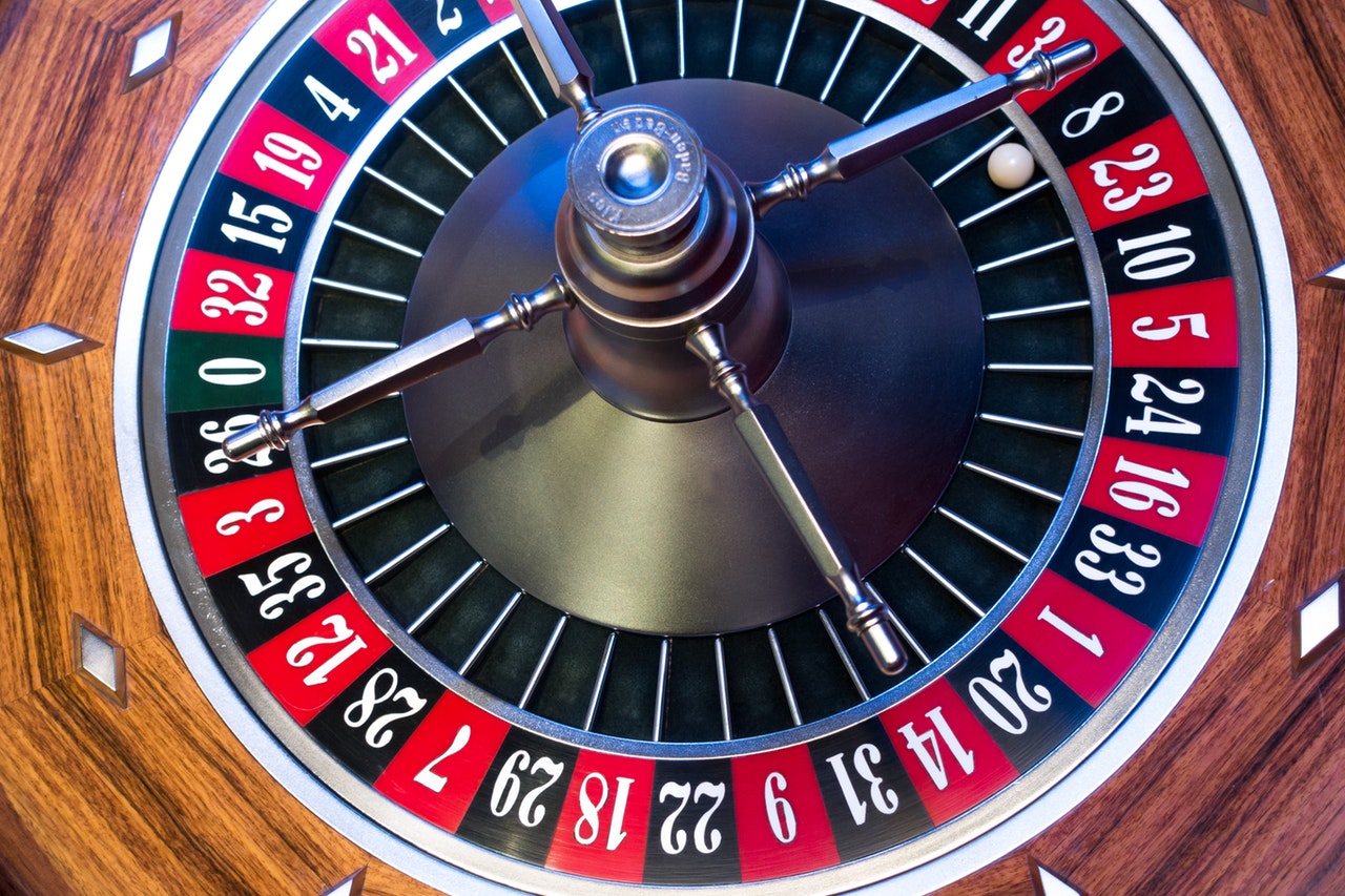 roulette-roulette-wheel-ball-turn.jpg