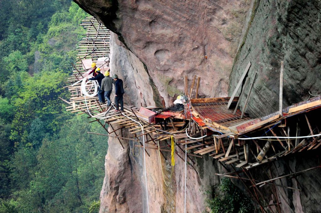 New-mounting-pathway-Pingjiang-Hunan-province-China.jpg