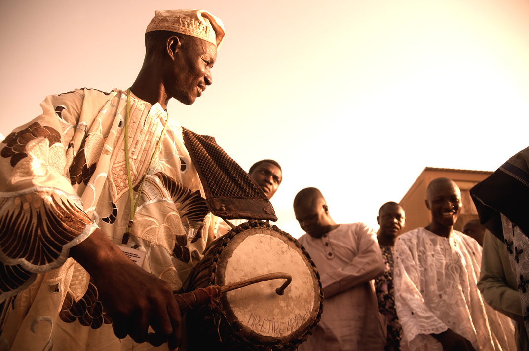 Yoruba-talking-drum.jpg