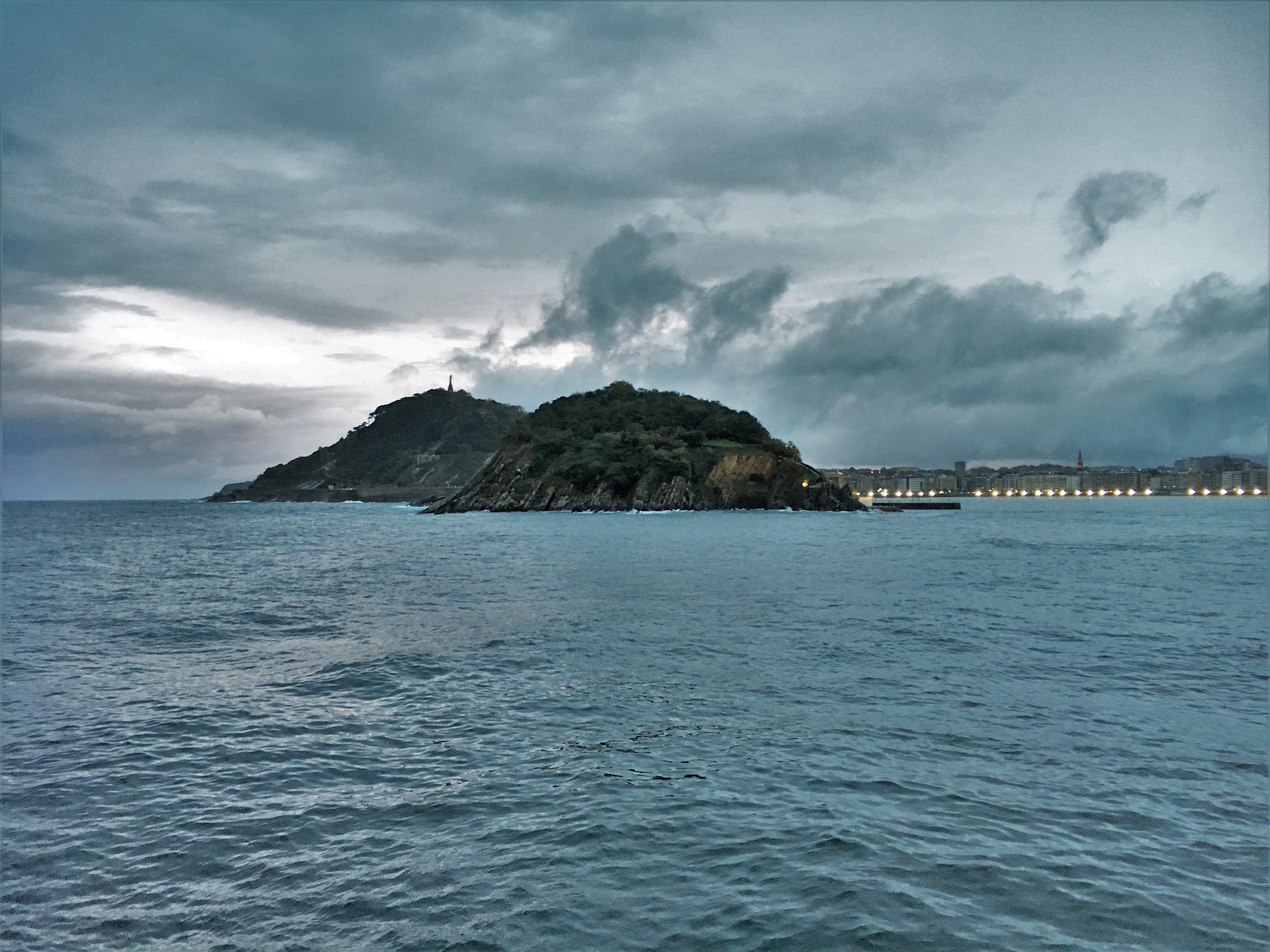 San Sebastián lloviendo.jpg