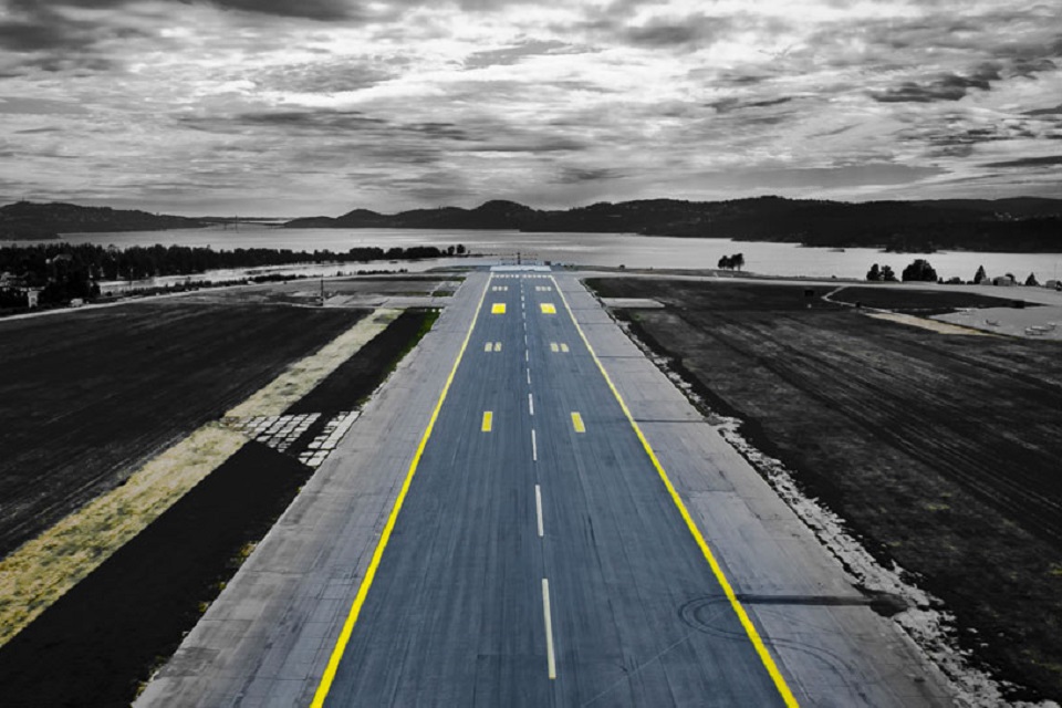 airport-runway-pexels-815.jpg