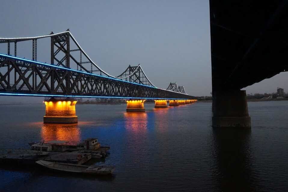 [한국역사의 장소]  압록강 철교( Yalu railroad bridge)_흑백사진챌린지 올린사진 원본입니다.  맞추면 보팅하기로 했던~~