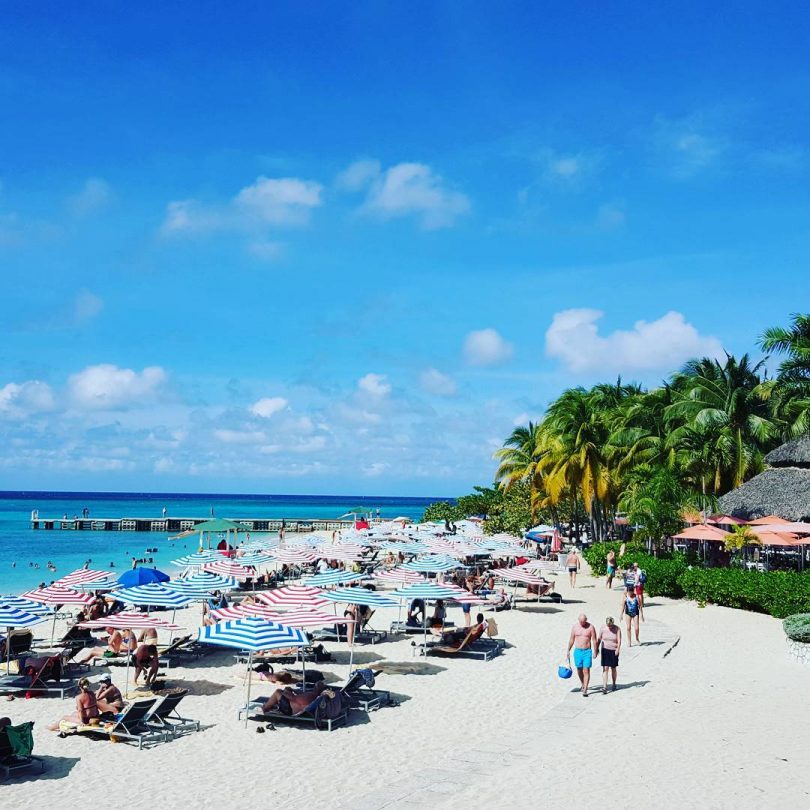 Travelers-Advised-Avoid-7-Beaches-in-Caribbean-810x810.jpg