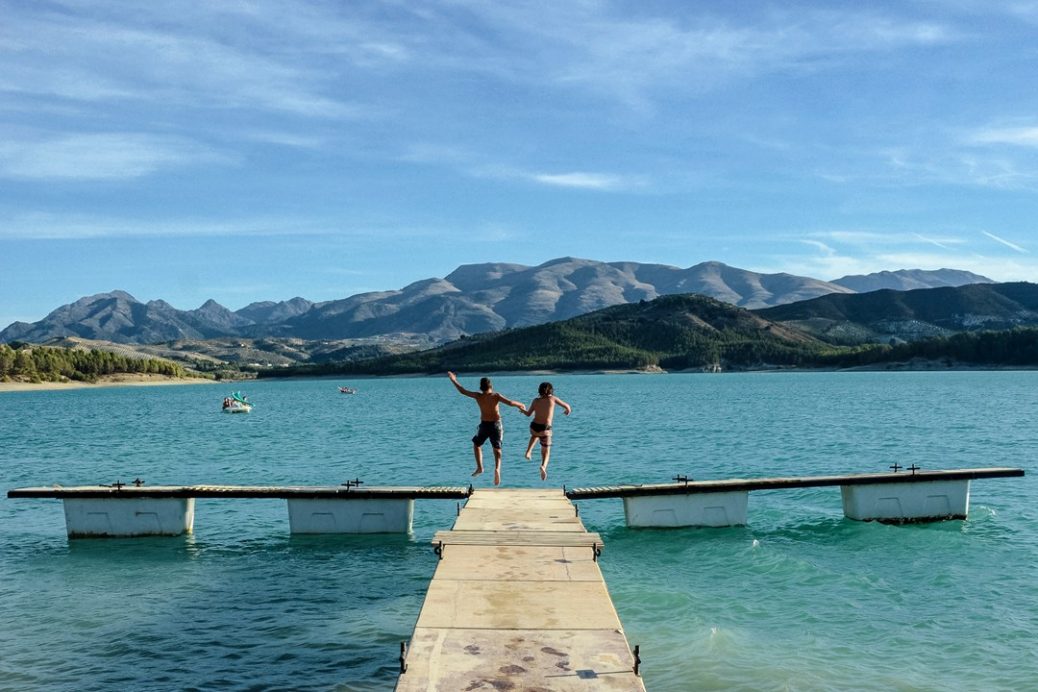 Embalse-de-Bermejales-las-10-mejores-piscinas-naturales-España.jpg