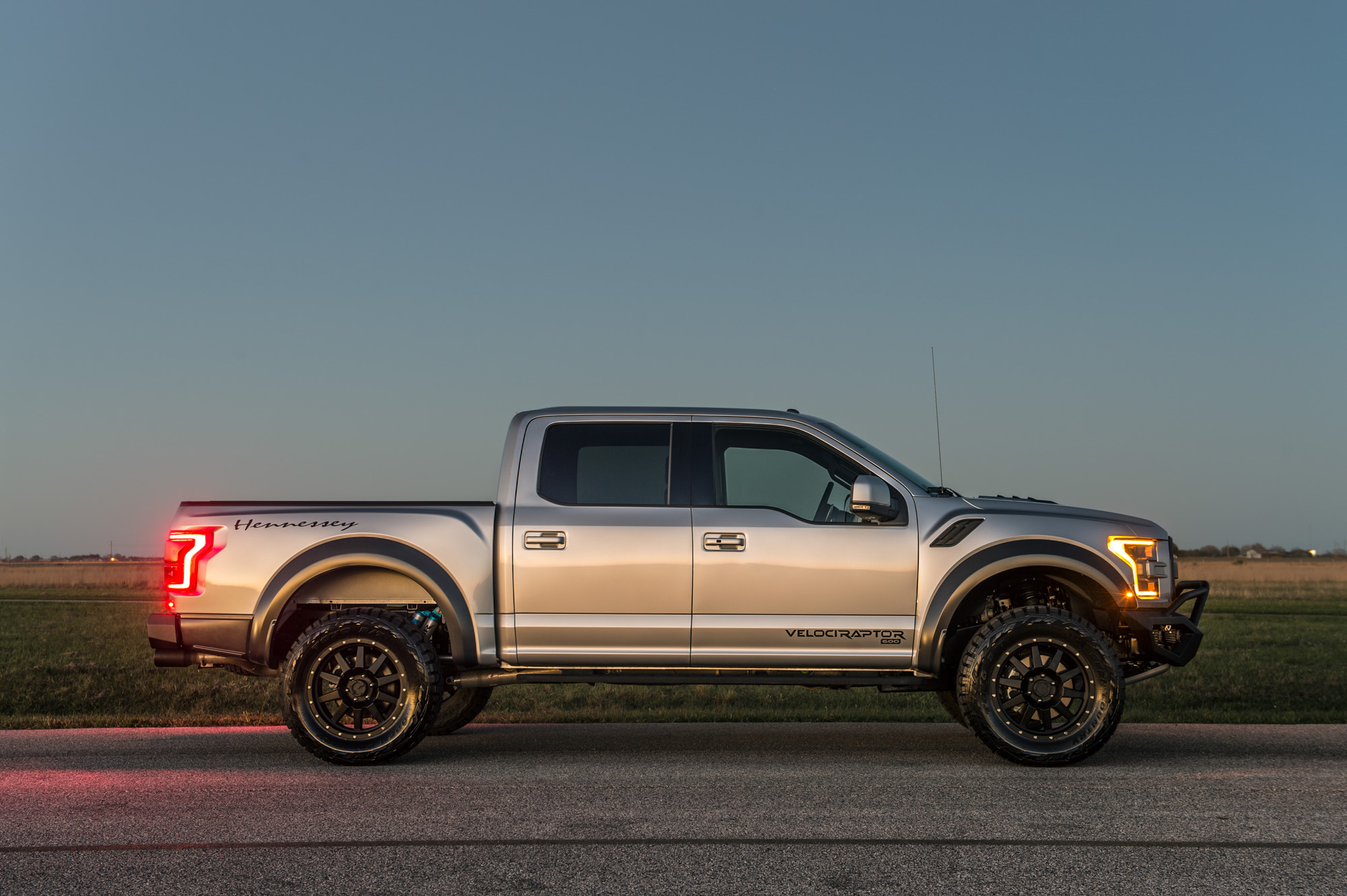 10-hennessey-2017-velociraptor-600-1.jpg