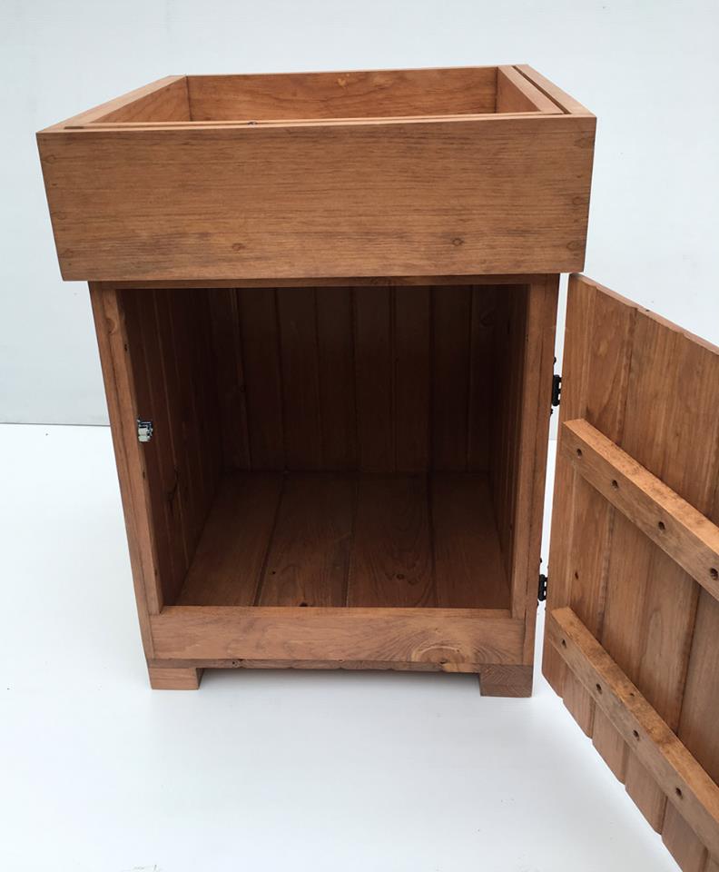 Wilno planter with door.jpg