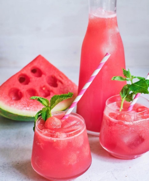 Great idea for this Holiday weekend watermelon cocktail! It looks yummy.jpg